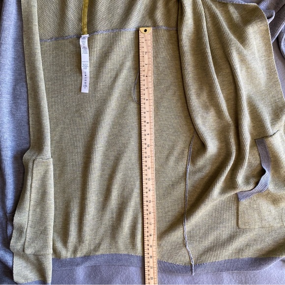 Lululemon Sweater Women’s Size 10 - Picture 8 of 9